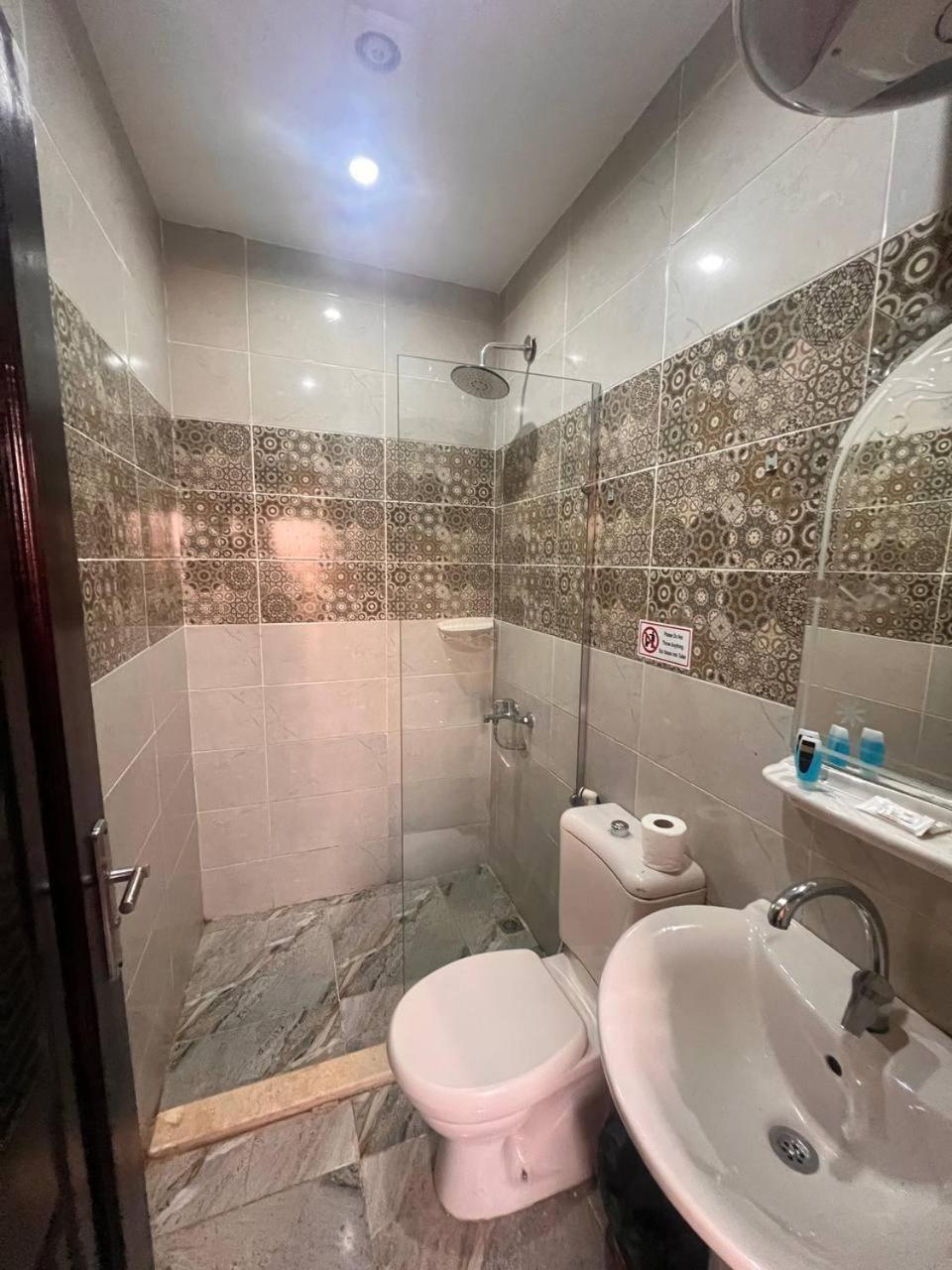 City Pyramids Inn Kafret el-Gabal Екстериор снимка